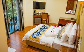 Blue Wave Hotel Maldives - Book Fb A Week Gets A Free Excursion